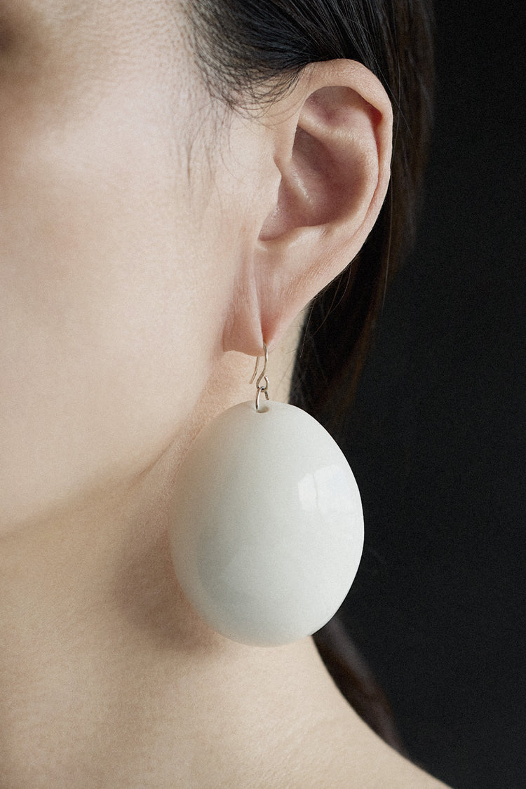 Porcelain mañana earring  (only one side)